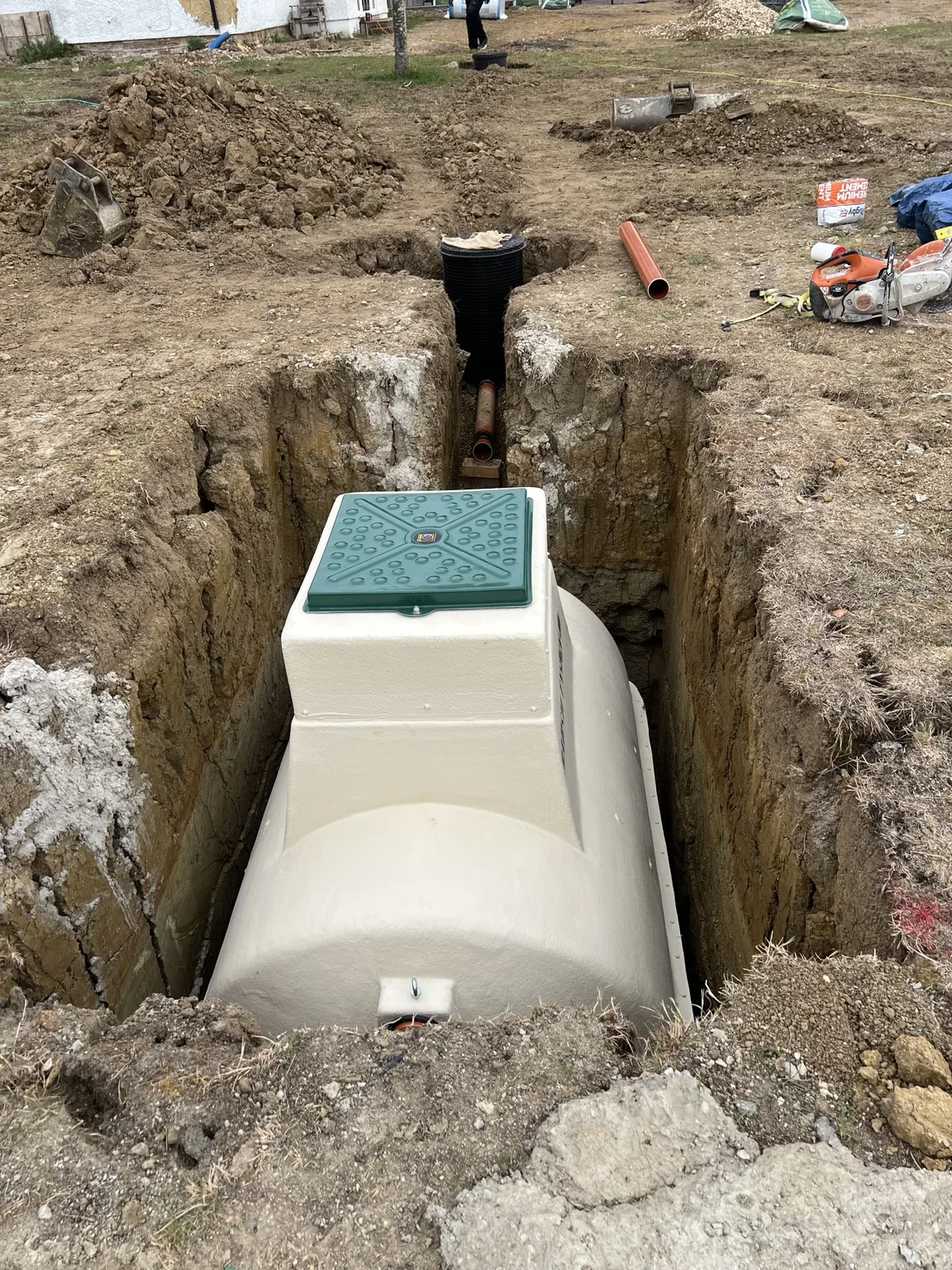 Sewage treatment plant installation